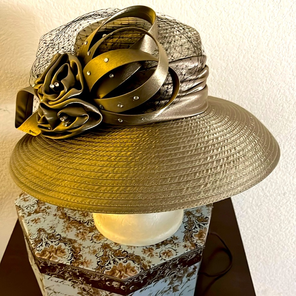 Lady’s hat by Ellie Fine Hats